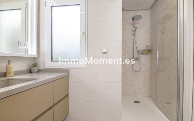 Resale - Apartment - Marbella - Puerto Banús