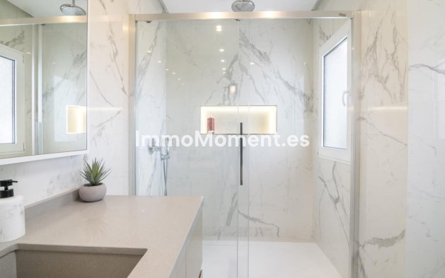 Resale - Apartment - Marbella - Puerto Banús