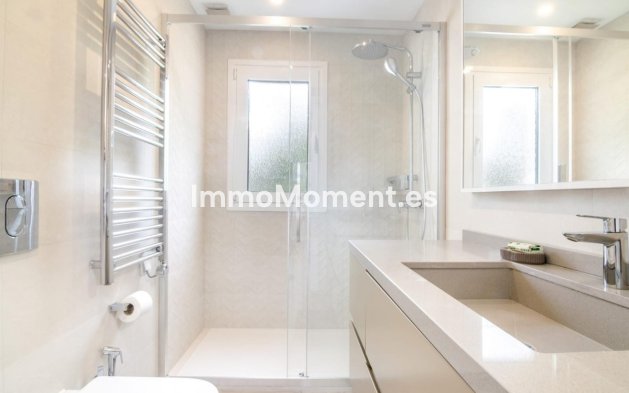 Resale - Apartment - Marbella - Puerto Banús