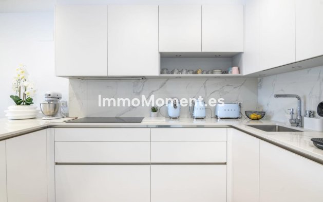 Resale - Apartment - Marbella - Puerto Banús