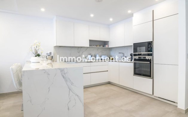 Resale - Apartment - Marbella - Puerto Banús