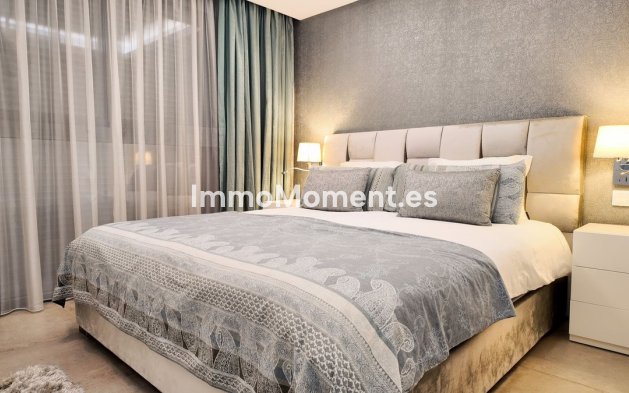 Resale - Apartment - Estepona - Cancelada