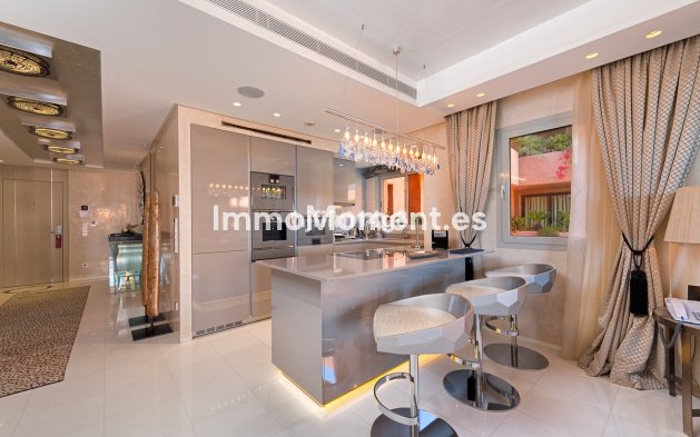 Resale - Apartment - Estepona - Estepona Centro