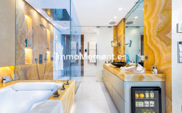 Resale - Apartment - Estepona - Estepona Centro