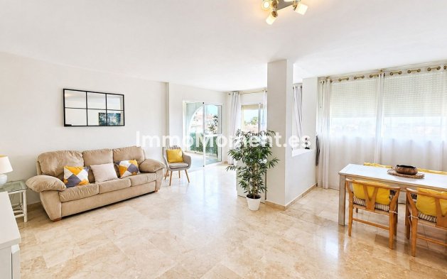 Resale - Apartment - Estepona - Atalaya