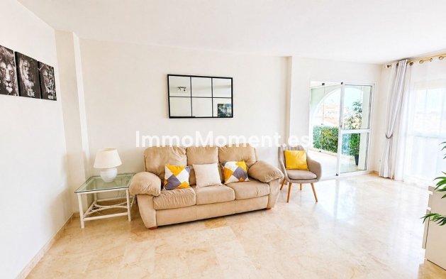 Resale - Apartment - Estepona - Atalaya