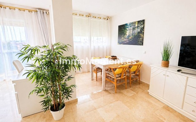 Resale - Apartment - Estepona - Atalaya
