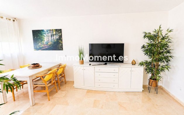 Resale - Apartment - Estepona - Atalaya