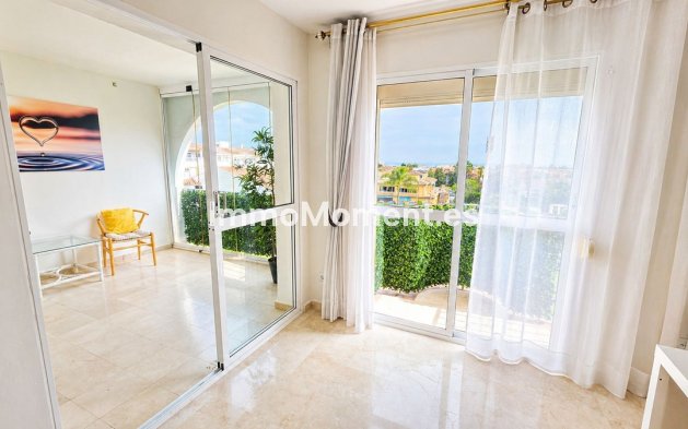 Resale - Apartment - Estepona - Atalaya