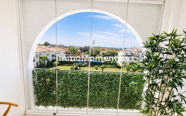 Resale - Apartment - Estepona - Atalaya