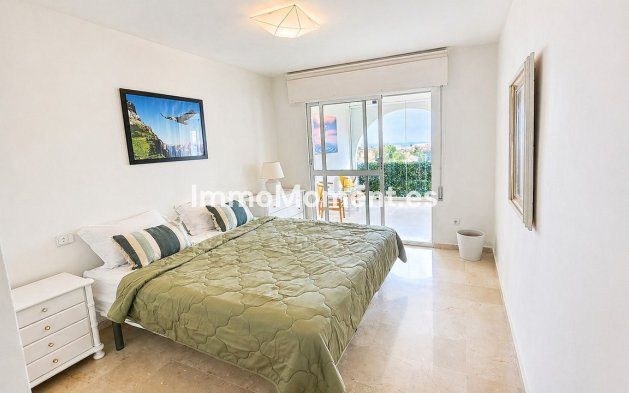 Resale - Apartment - Estepona - Atalaya