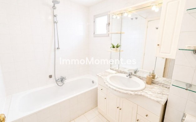Resale - Apartment - Estepona - Atalaya