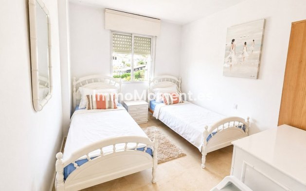 Resale - Apartment - Estepona - Atalaya
