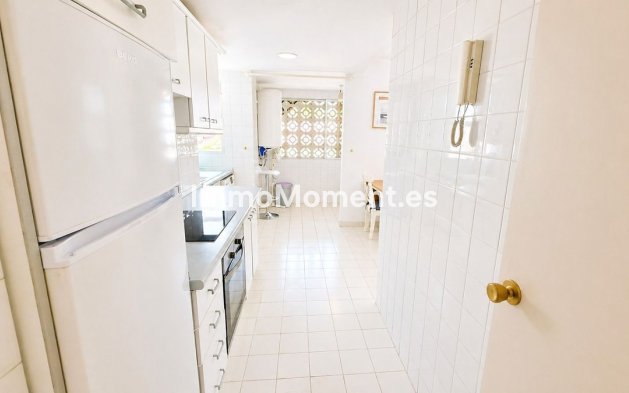 Resale - Apartment - Estepona - Atalaya