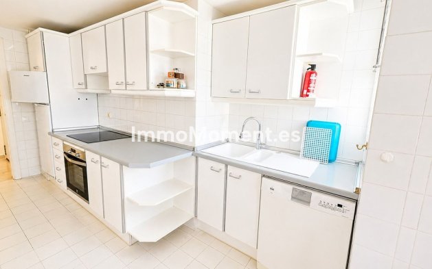 Resale - Apartment - Estepona - Atalaya