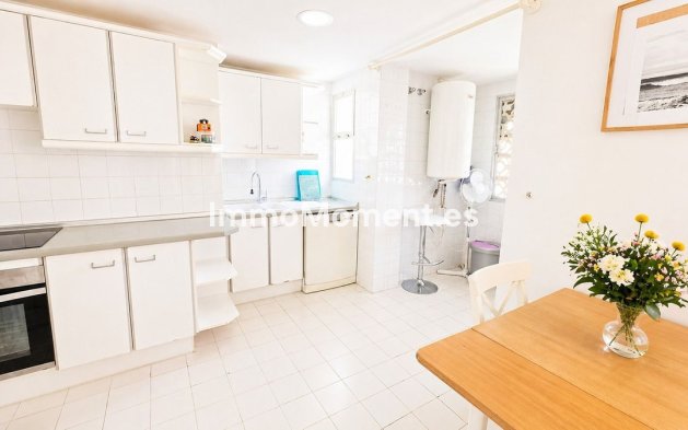 Resale - Apartment - Estepona - Atalaya