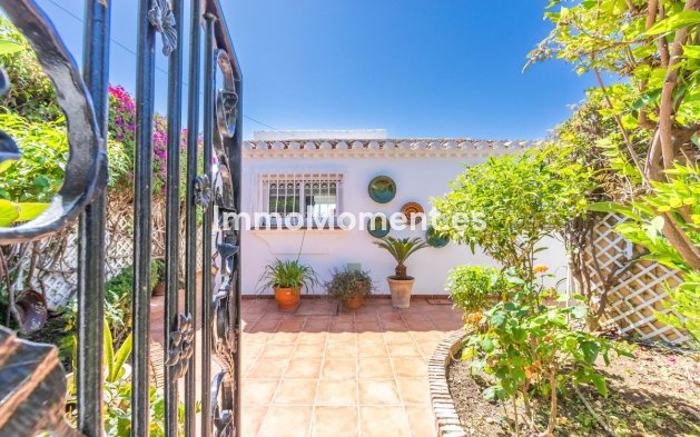 Resale - Detached villa - Estepona - Estepona Centro