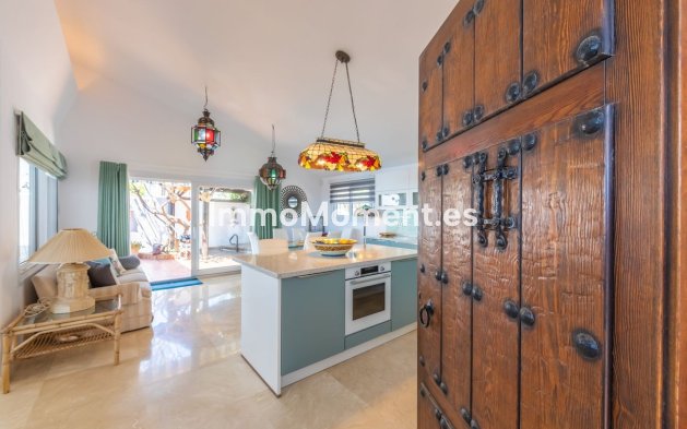 Resale - Detached villa - Estepona - Estepona Centro