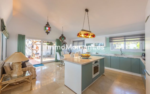Resale - Detached villa - Estepona - Estepona Centro