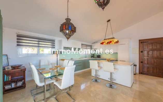 Resale - Detached villa - Estepona - Estepona Centro