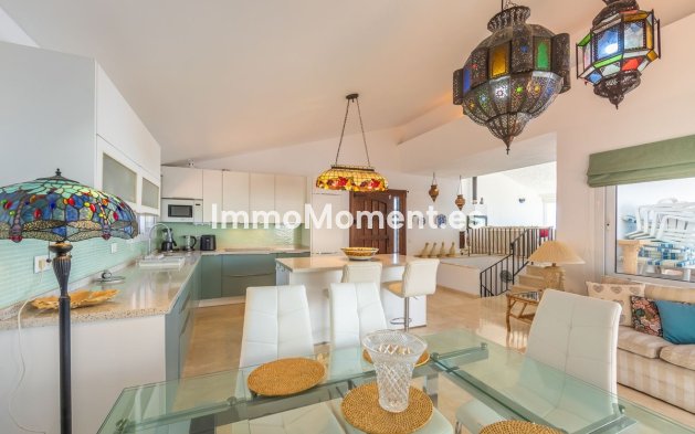 Resale - Detached villa - Estepona - Estepona Centro