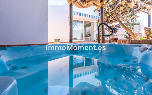 Resale - Detached villa - Estepona - Estepona Centro