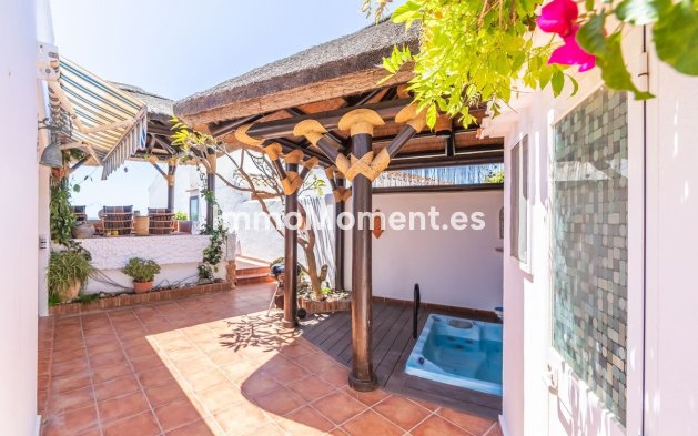 Resale - Detached villa - Estepona - Estepona Centro