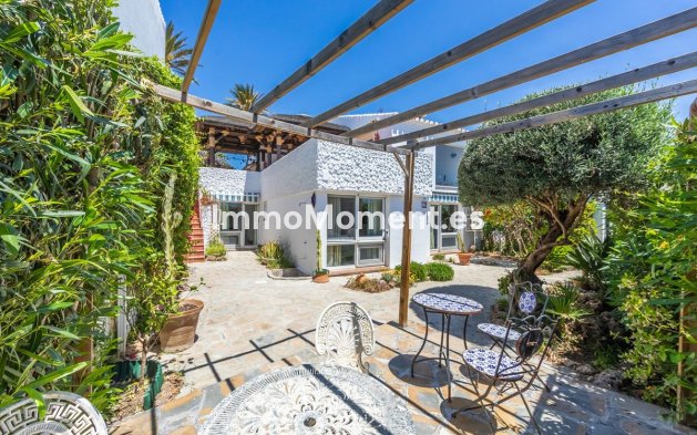 Resale - Detached villa - Estepona - Estepona Centro