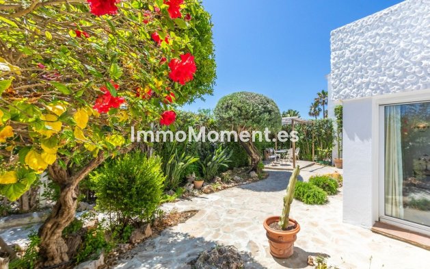 Resale - Detached villa - Estepona - Estepona Centro