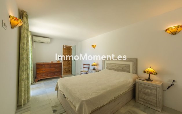 Resale - Detached villa - Estepona - Estepona Centro