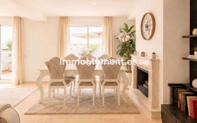 Resale - Apartment - Marbella - Nueva Andalucía