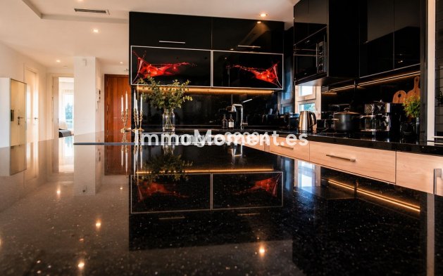 Resale - Apartment - Marbella - Nueva Andalucía