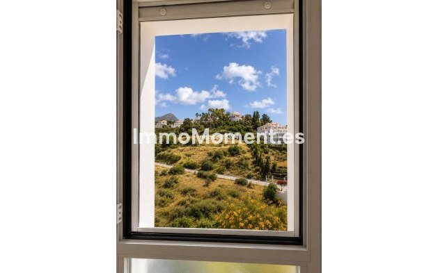 Resale - Apartment - Marbella - Nueva Andalucía