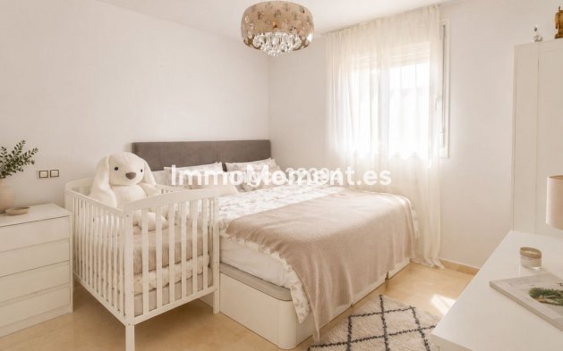Resale - Apartment - Marbella - Nueva Andalucía