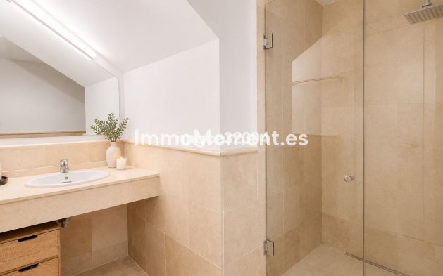 Resale - Apartment - Marbella - Nueva Andalucía