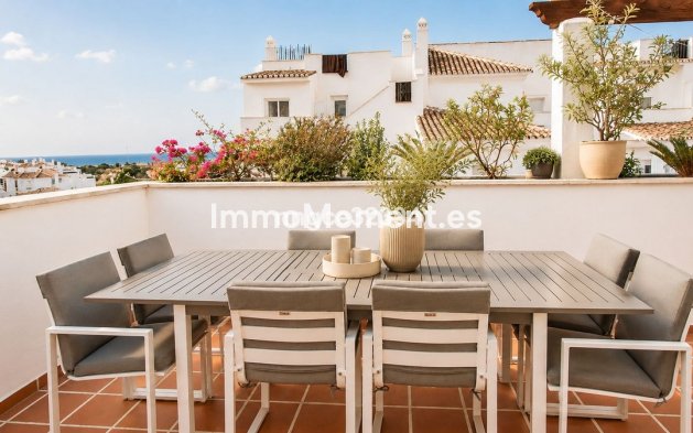 Resale - Apartment - Marbella - Nueva Andalucía