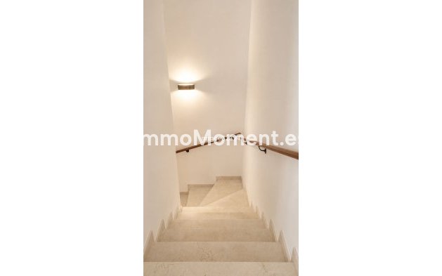 Resale - Apartment - Marbella - Nueva Andalucía