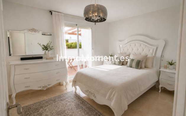 Resale - Apartment - Marbella - Nueva Andalucía