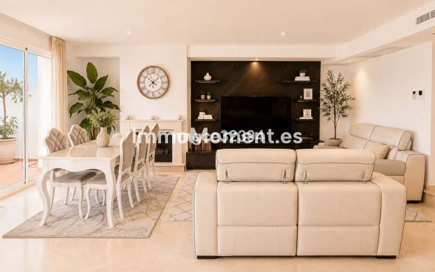 Resale - Apartment - Marbella - Nueva Andalucía