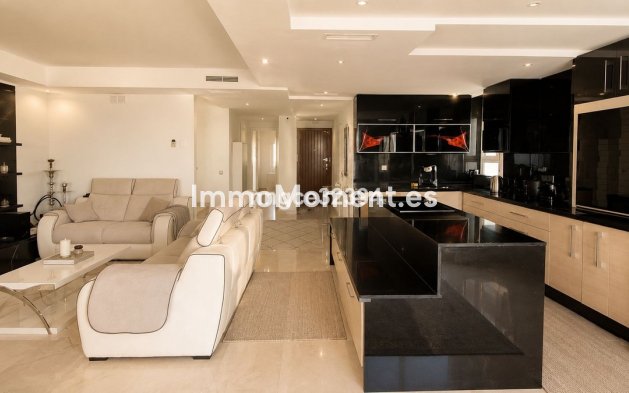 Resale - Apartment - Marbella - Nueva Andalucía