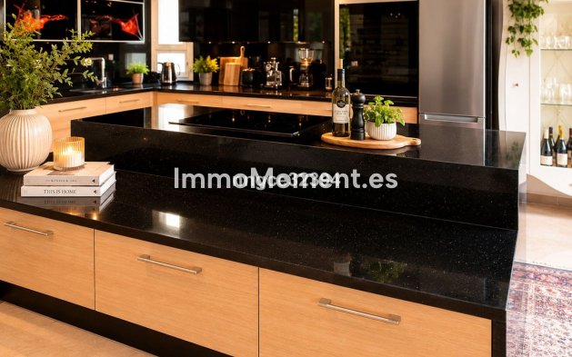 Resale - Apartment - Marbella - Nueva Andalucía
