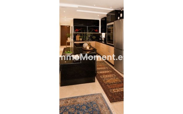 Resale - Apartment - Marbella - Nueva Andalucía