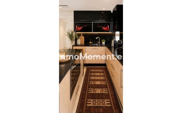 Resale - Apartment - Marbella - Nueva Andalucía