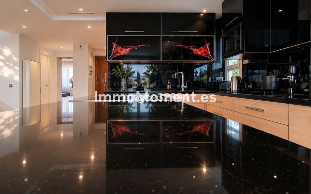Resale - Apartment - Marbella - Nueva Andalucía