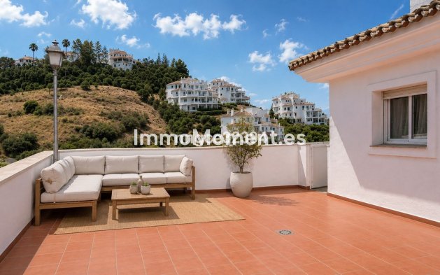Resale - Apartment - Marbella - Nueva Andalucía
