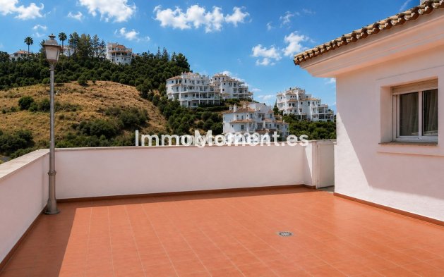 Resale - Apartment - Marbella - Nueva Andalucía