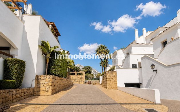 Resale - Apartment - Marbella - Nueva Andalucía