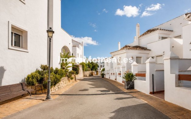 Resale - Apartment - Marbella - Nueva Andalucía