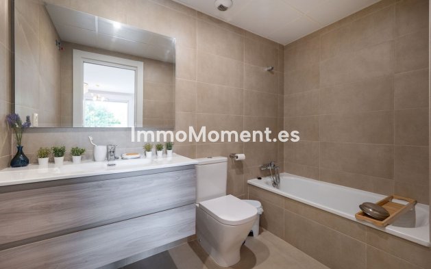 Resale - Apartment - Marbella - Nueva Andalucía