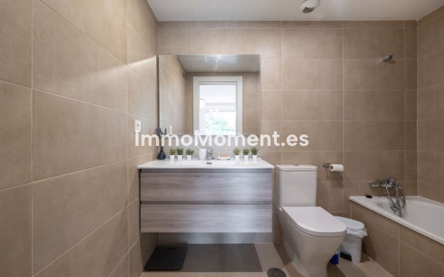 Resale - Apartment - Marbella - Nueva Andalucía
